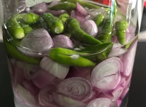 Foto resep Acar Bawang Merah Plus Rawit
