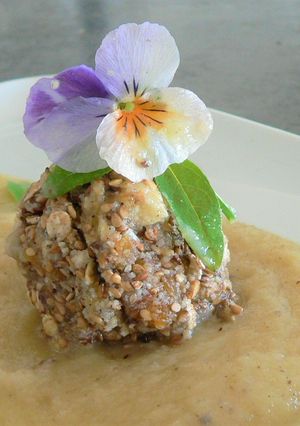 Une photo de Boulette de céréales et fruits secs,compote de poires et pommes