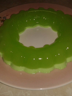 Una foto de Gelatina light de limón con refresco