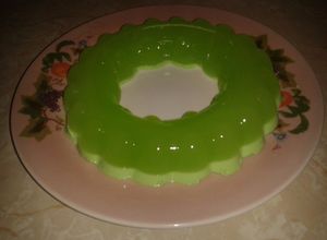 Una foto de Gelatina light de limón con refresco