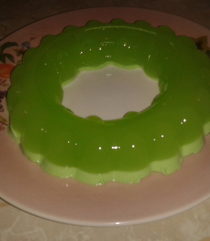Una foto de Gelatina light de limón con refresco