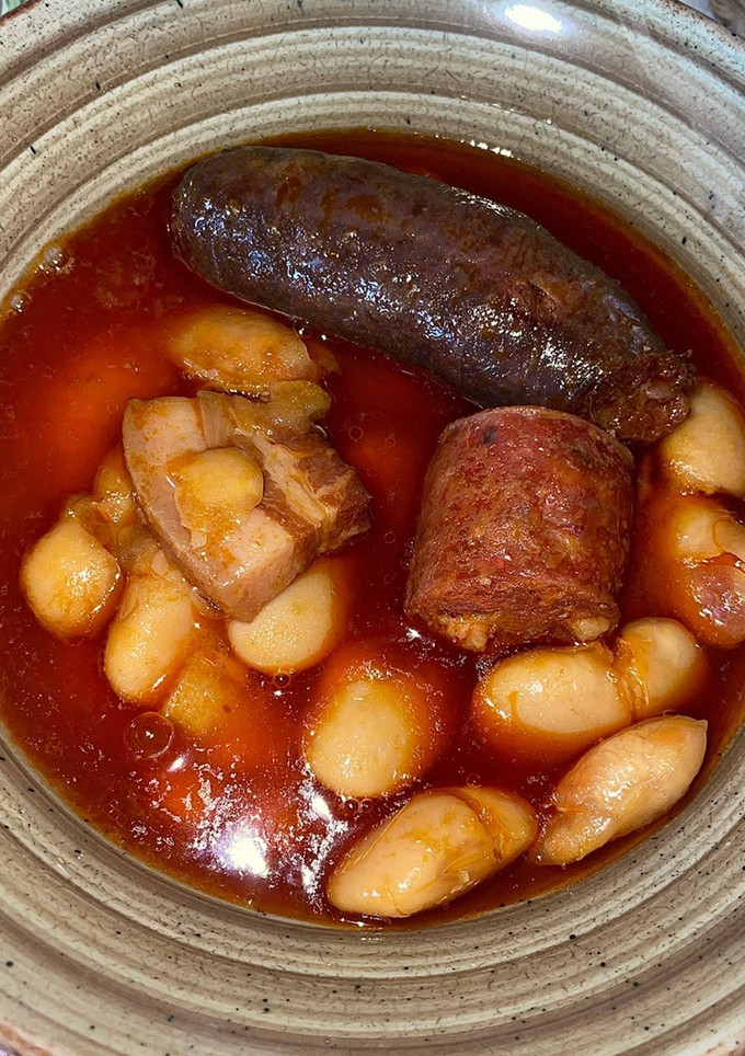 Una foto de Fabada asturiana 🫘🍲