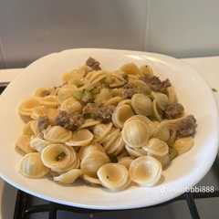 Foto di Orecchiette con zucchine e salsiccia