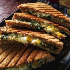 A picture of Cheesy spinach corn sandwich.