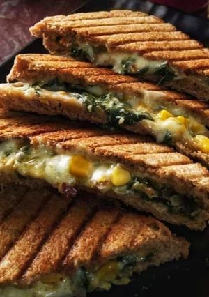 A picture of Cheesy spinach corn sandwich.