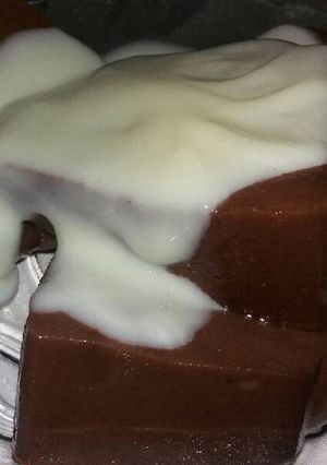 Foto resep Puding Roti Coklat with vanila and rum sauce.