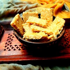 A picture of Till ki chikki.