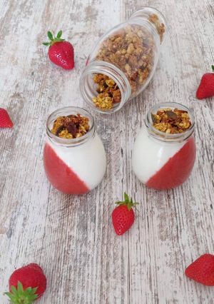 Une photo de Verrine fraise/fromage blanc /granola
