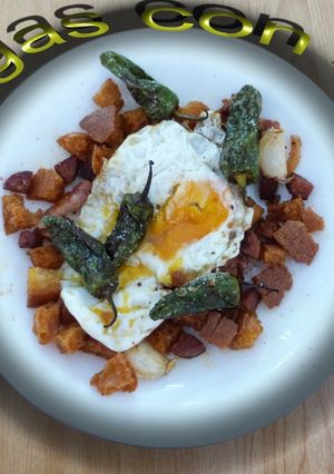 Una foto de Migas con huevo