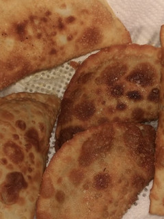 Una foto de Empanadas de cesina o carne de res vacuna resecada en el sol