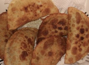 Una foto de Empanadas de cesina o carne de res vacuna resecada en el sol
