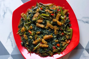 Bagaimana Menyiapkan Tumis Kangkung Tempe yang Enak