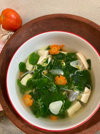 Cara Mudah Membikin Resep  Sayur Bening Daun Katuk yang Lezat Sekali, Bisa Manjain Lidah