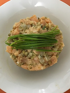 Una foto de Tartar de salmón