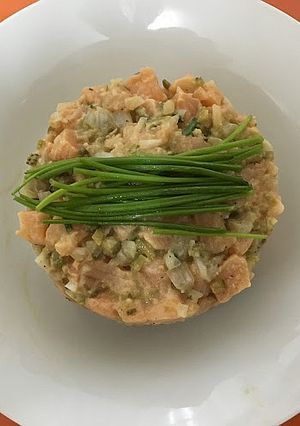 Una foto de Tartar de salmón