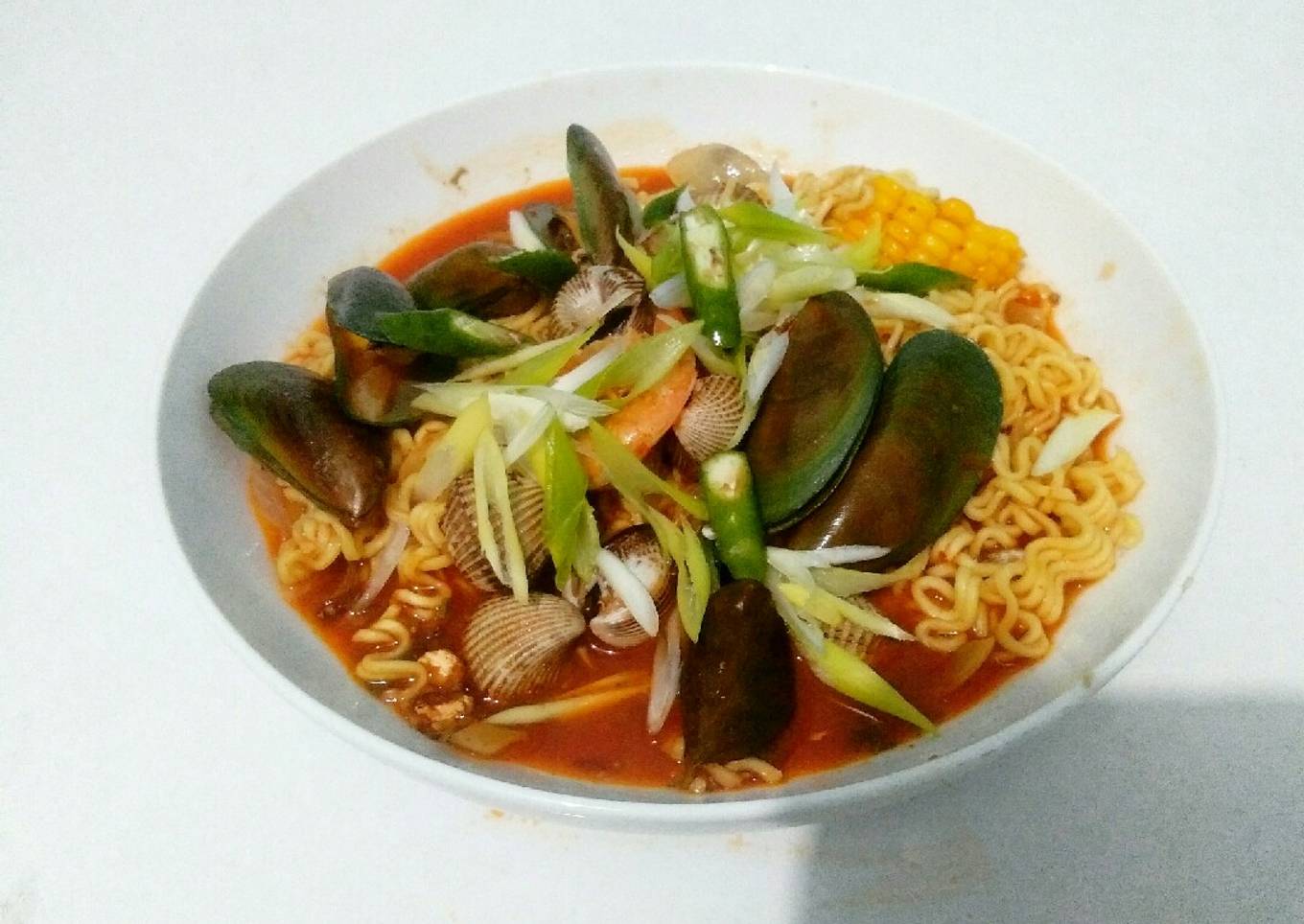 Jjampong (mie seafood pedas ala korea)