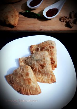 A picture of Walnut kachori.