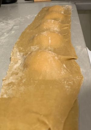 Une photo de Raviole butternut,jaune d’œuf coulant