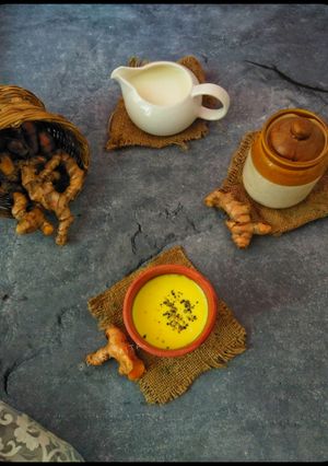 হলুদ দুধ (holud dudh recipe in Bengali) রেসিপির প্রধান ছবি