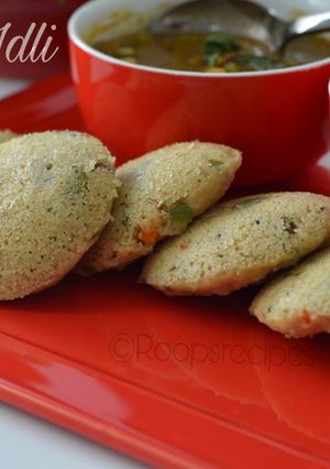 A picture of Mixed Vegetables Oats Idli.