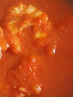 Una foto de Cazón con tomate