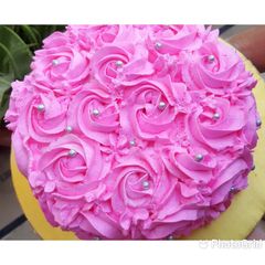 A picture of Pineapple cream cake.