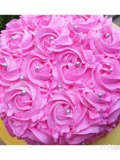 A picture of Pineapple cream cake.