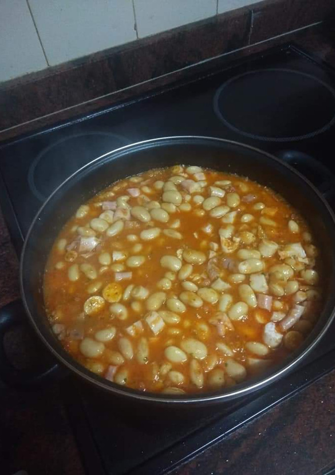 Una foto de Fabes con pulpo