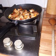 A picture of Spicy chicken and rice.