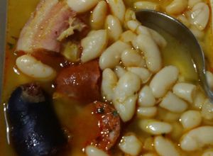 Una foto de Fabada asturiana
