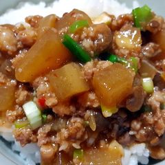 A picture of Braised daikon and minced pork.