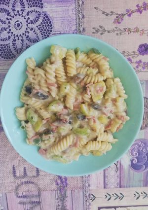 Carbonarás gombás cukkinis baconos tészta recept fotója