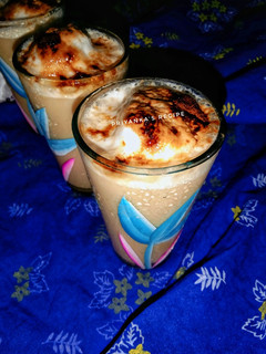कोल्ड कॉफ़ी / फ्राप्पीचिनो (cold coffee/ frappuccino recipe in hindi) रेसिपी मुख्य फोटो