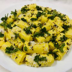 A picture of Microwave Khandvi.