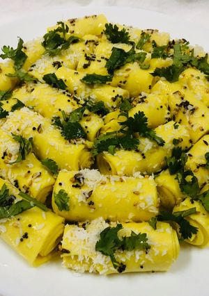 A picture of Microwave Khandvi.