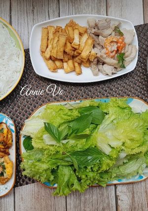 Hình của món Bữa ăn cuốn với bánh khọt khoai tây.