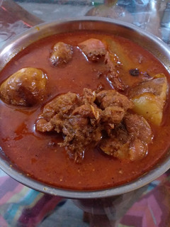 कश्मीरी स्टाइल चिकन करी (kashmiri style chicken curry recipe in Hindi) रेसिपी मुख्य फोटो
