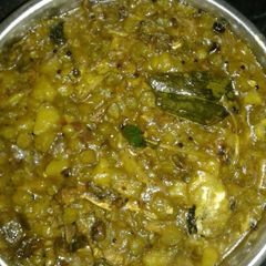 A picture of Bhanga sukto (broken curry with fish head portion).