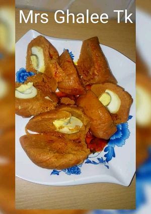 A picture of Moimoi with eggs.