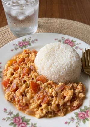 A picture of Stir-Fry Tomato with Egg 🍅🍳.