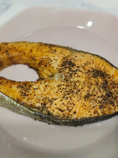 氣炸解凍鮭魚排 (比依氣炸鍋) 的食譜成品照片
