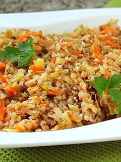 Фото Гречка с овощами и сыром.