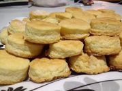 Una foto de scones de yogurt