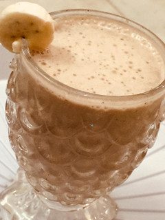 வாழைப்பழம் மற்றும் நியூடெல்லா மில்க் ஷேக் (Banana with nutella milkshakes recipe in Tamil) செய்முறை முக்கிய புகைப்படம்