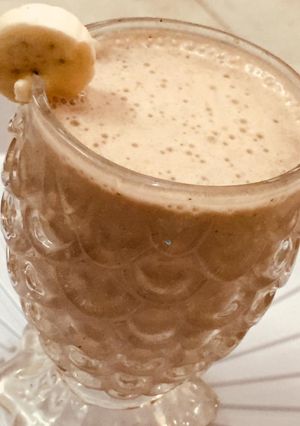 வாழைப்பழம் மற்றும் நியூடெல்லா மில்க் ஷேக்  (Banana  with nutella milkshakes recipe in Tamil) செய்முறை முக்கிய புகைப்படம்