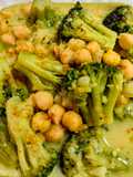 Brócoli al curry con garbanzos y leche de avena