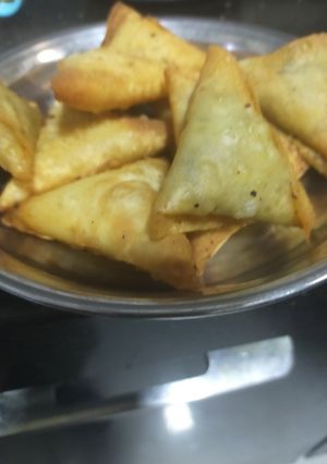 A picture of Beef mince samosa.