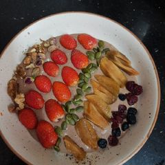 A picture of Oats Banana Smoothie bowl.