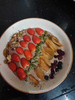 A picture of Oats Banana Smoothie bowl.