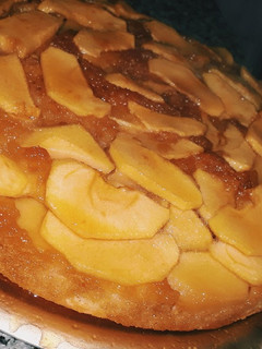 Una foto de Torta de manzana invertida